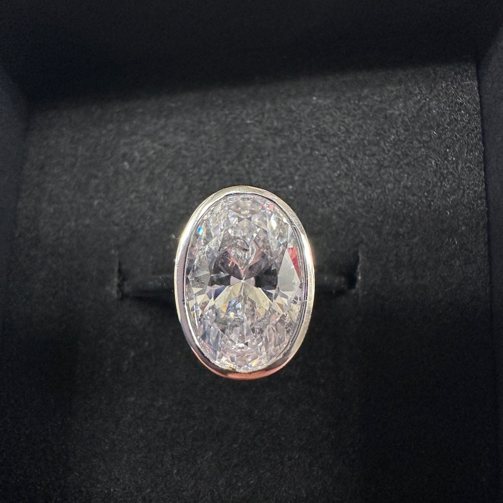 Stunning Silver Oval bezel moissanite Ring (2 carat) - Picture 8 of 8